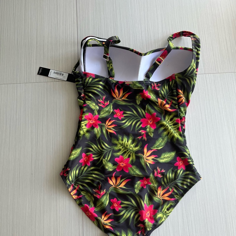 Swimsuit - Picture 10 of 13